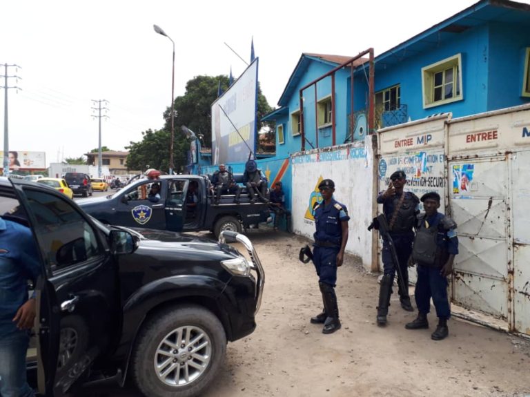 RD CONGO : LA POLICE EMPECHE MARTIN FAYULU POUR TENIR SON MEETING CE MATIN