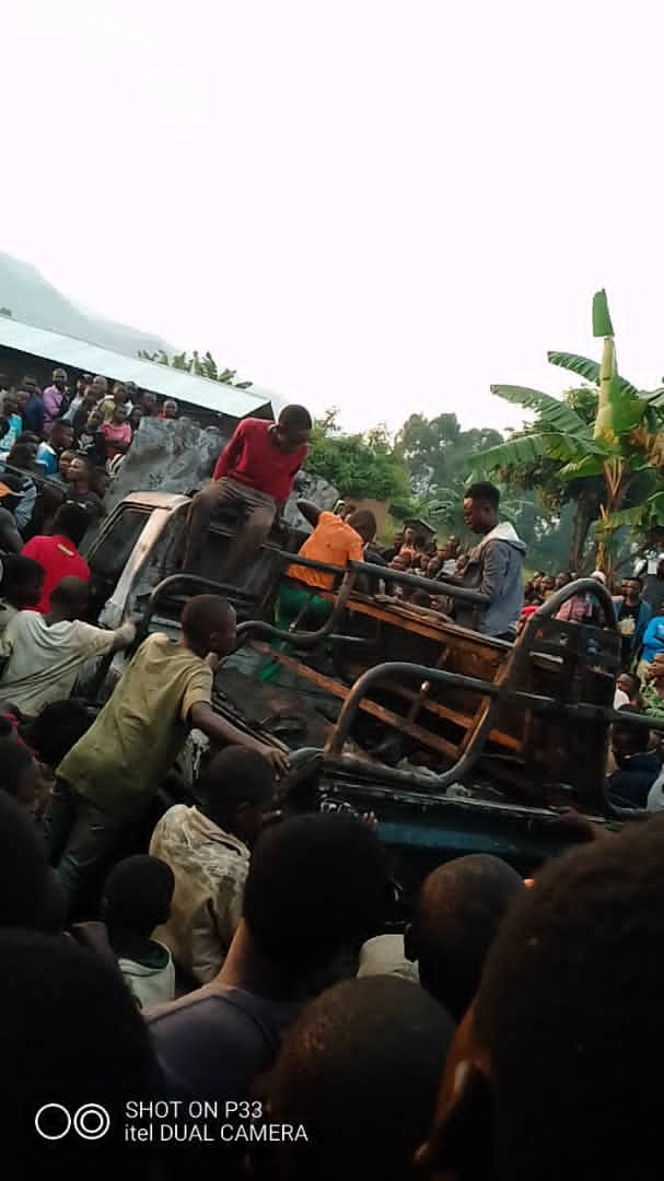 RDC – Beni : Une foule brûle une jeep de l’armée à Lume