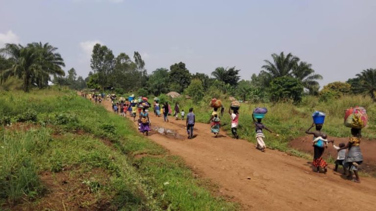 RDC – Ituri : Des dizaines de civils regagnent leurs villages d’origine grâce à la pression de l’armée contre l’ennemi 