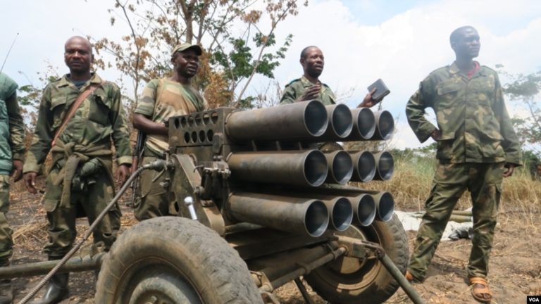 RDC – Ituri : 3 présumés Maï-Maï armés capturés par l’armée et 7 bandits, dont un policier appréhendés par des jeunes à Irumu