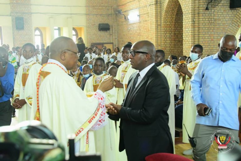 RDC : Le premier ministre, Jean-Michel Sama Lukonde a assisté à la messe de la journée des CEVB célébrée  par le cardinal Ambongo